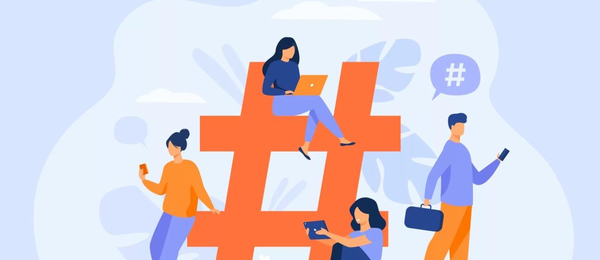Personas usando tecnología frente a símbolo hashtag.