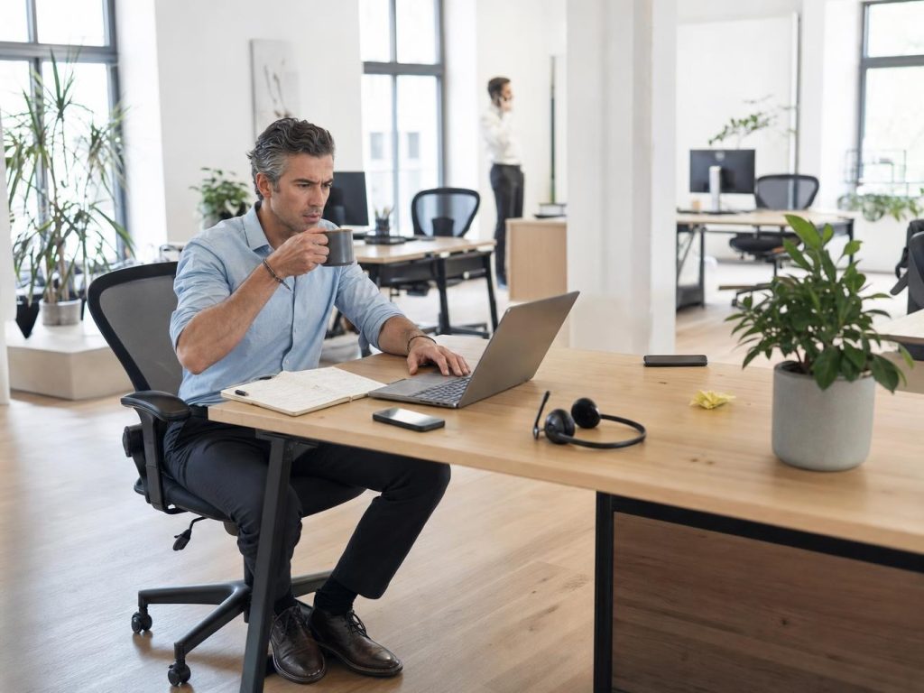 Signature mail Outlook et Gmail : la créer sans nuire à la délivrabilité