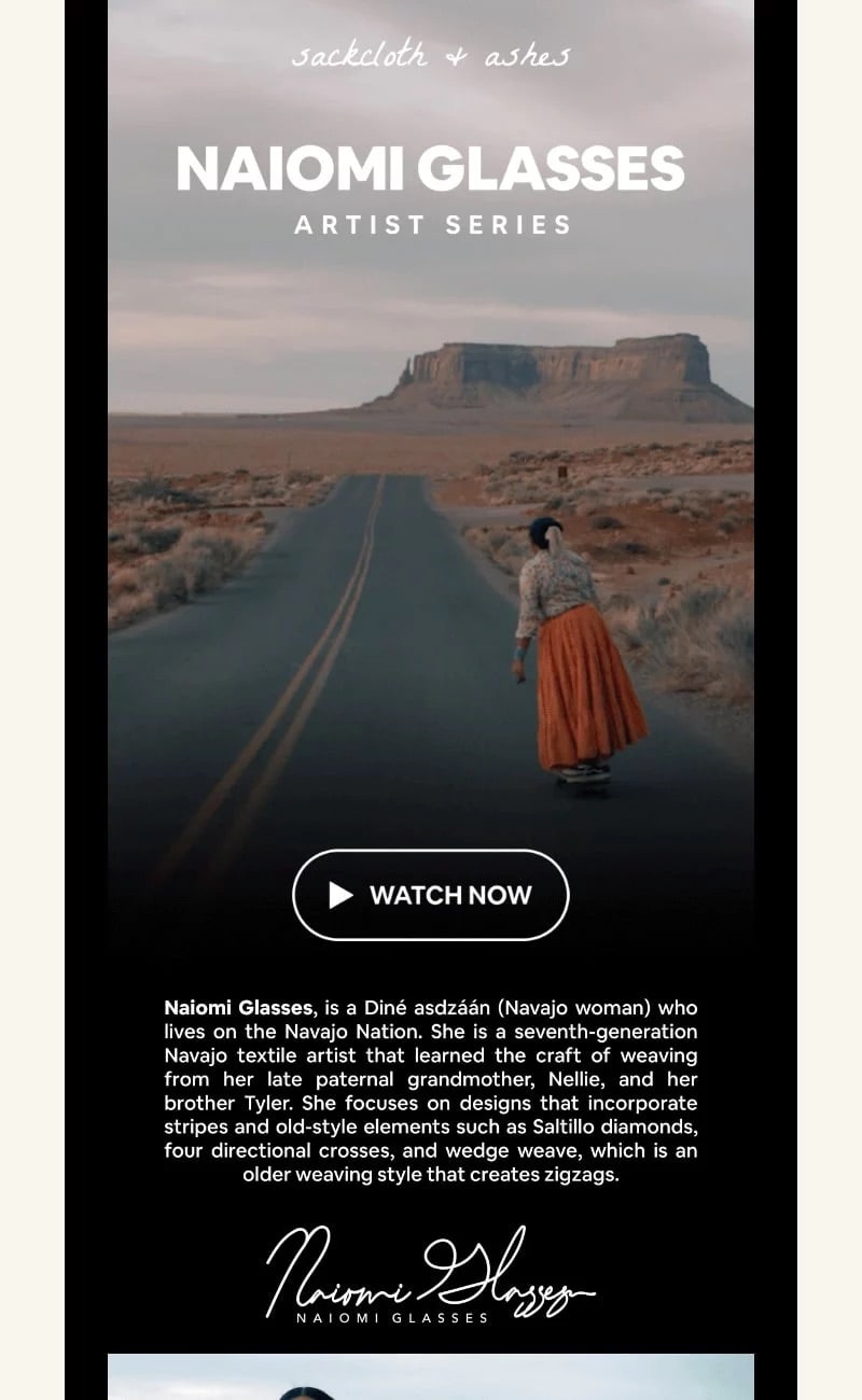 Donna su skateboard nella Monument Valley, Watch Now.